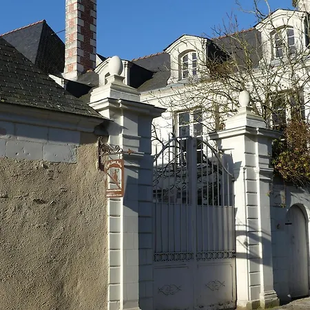 Logis Saint Aubin Bed & Breakfast *